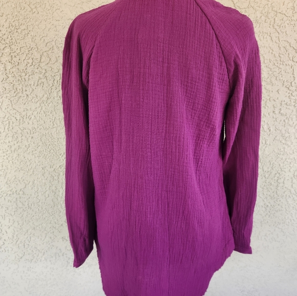 NWT V Neck Button Down Shirt - Picture 4 of 7